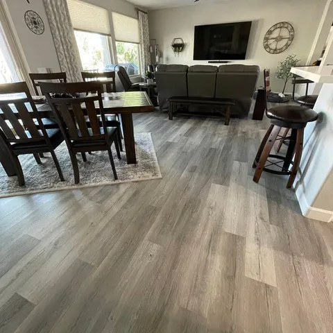 Tone on tone relaxing room, ready to sparkle with the people who live there !