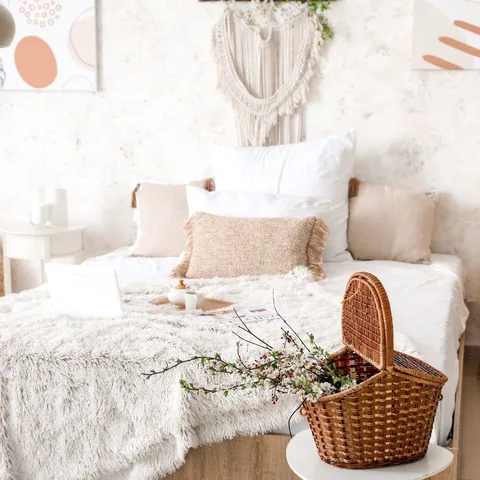 Say goodbye to heavy winter bedding! ☀️