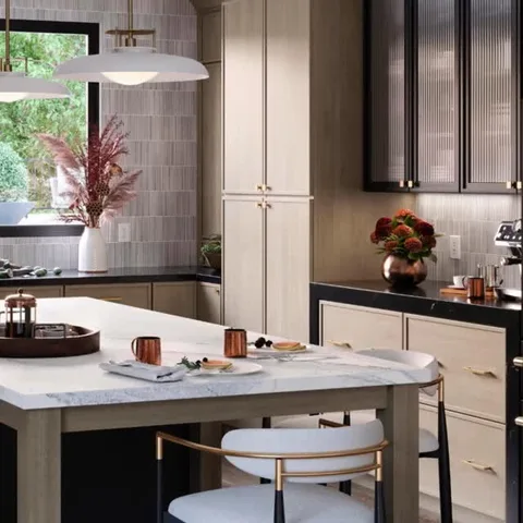 The only thing better than a regular pantry, is a hidden pantry! We love how seamless this design is. 🍴🍞🍷