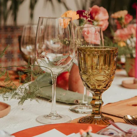 Hosting this month? A beautifully set table can make any gathering feel special. ✨