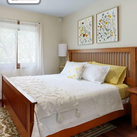 You don’t need a full bedroom makeover to make it feel like spring. 🌼