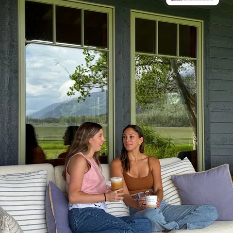 This is the outdoor living standard we should all be aiming for. ☕🌿