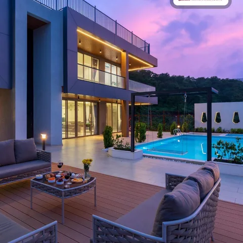 If your pool area feels unfinished, it's probably the lighting. 💡