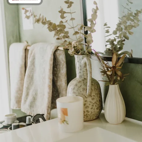 One of the easiest ways to shift your home into fall mode: swap summer stems for dried botanicals. 🌿