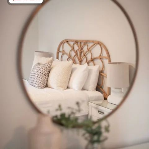 Did you know? A mirror placed across from a window can effectively double the natural light in a room. 🪞☀️